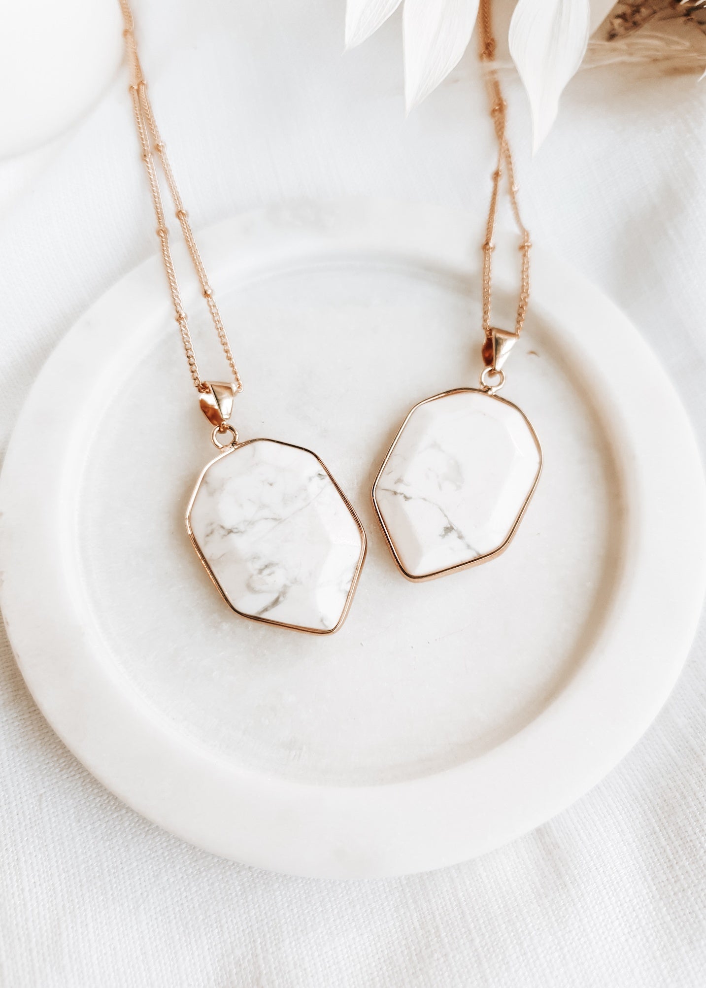 Howlite Gold Diamond