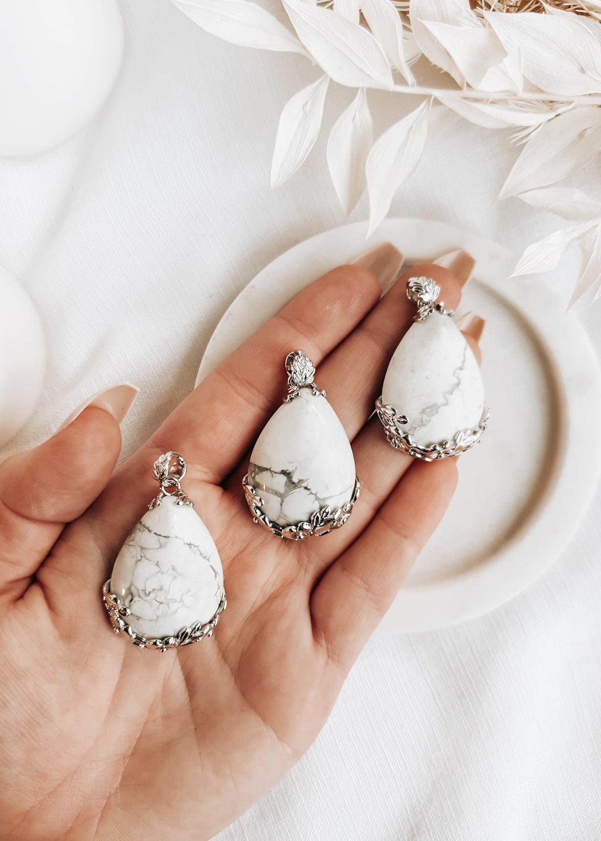 Howlite Vine Drop Pendant